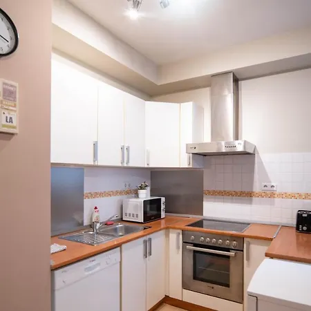 Central Passage For 2, Balcony, Wifi, Ac, Tv דירה *