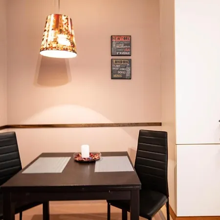 Central Passage For 2, Balcony, Wifi, Ac, Tv דירה