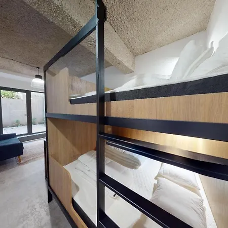 In 13 Apartment
