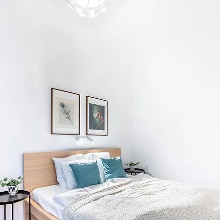 Super - Very Lively Area - In Gozsdu Apartment Budapest