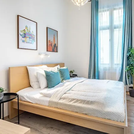 Super - Very Lively Area - In Gozsdu Apartment Budapest
