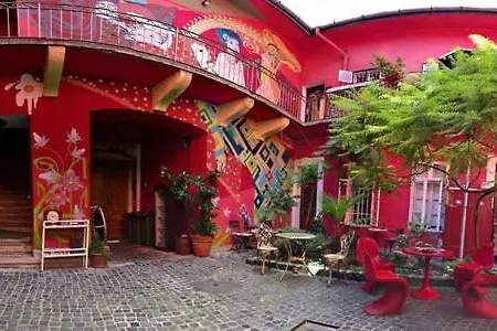 Vintage Garden With Balcony Budapest