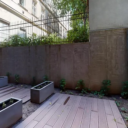 Apartment In 13 *