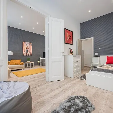 Dual 2br Comfort Escape With 2 Bathroom By Nw Apartment Budapest