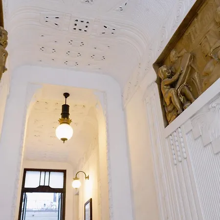 Apartment Cosy Nest Close To Blaha Sqr *