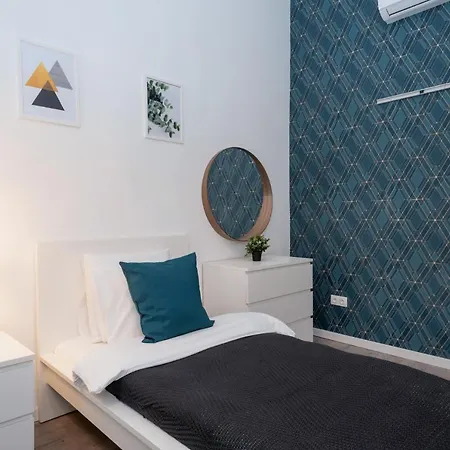 Stylish New With View On New York Palace Apartament