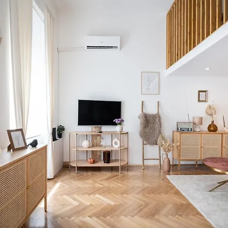 Solar System With Gallery Apartment Budapest