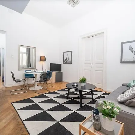 Apartment Cityscape Budget Mosonyi