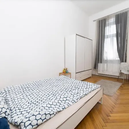 Apartment Cityscape Budget Mosonyi