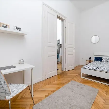 Cityscape Budget Mosonyi Apartment
