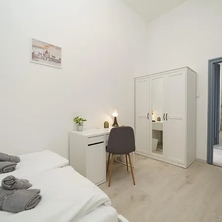 Apartment Cityscape Budget Danube *