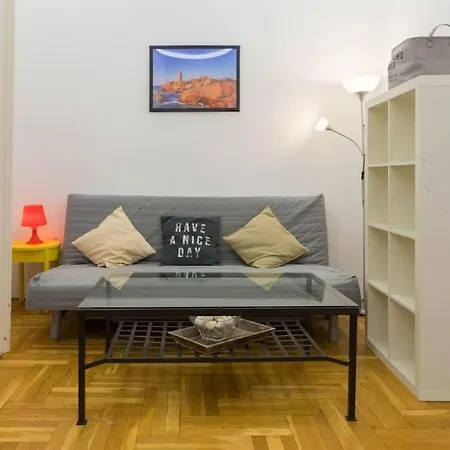 Apartment Cityscape Budget Museum