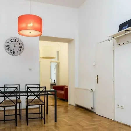 Apartment Cityscape Budget Museum