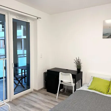 Apartment Downtown Family Haven: Modern 3br With Balcony And Parking *