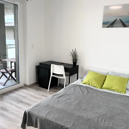 Downtown Family Haven: Modern 3br With Balcony And Parking