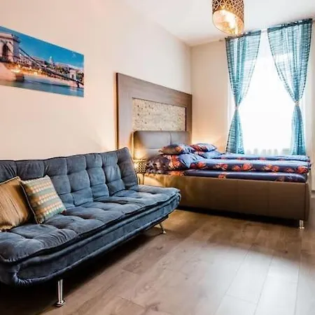Blue And Silver Park Apartment