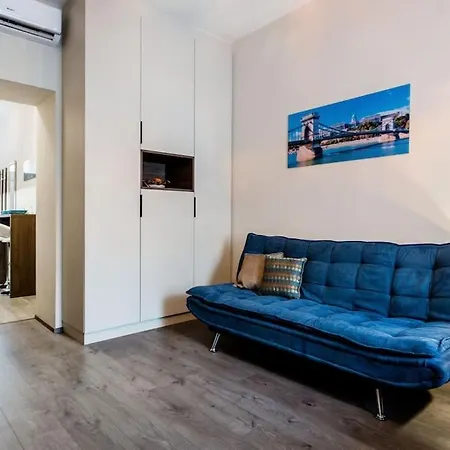 Blue And Silver Park Apartment *