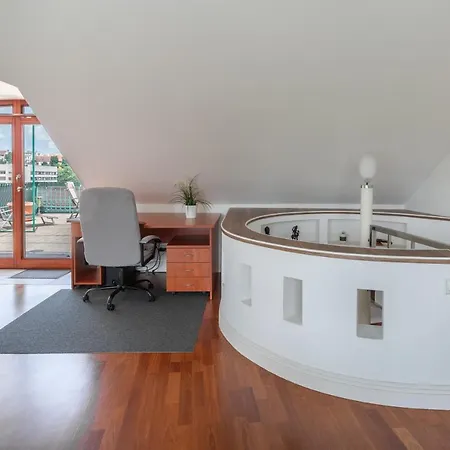 Apartament Penthouse With Free Parking And Free Bikes, Wellness 8 Min Walk Budapesta