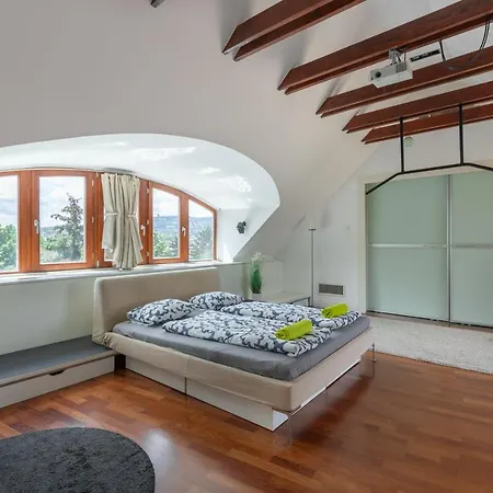 Penthouse With Free Parking And Free Bikes, Wellness 8 Min Walk Apartament Budapesta
