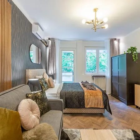 Apartment Stylish Quentin In The King Street Budapest