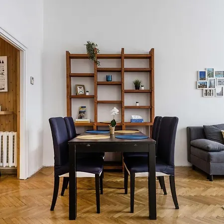 Spacious And Bright Family In The Inner City