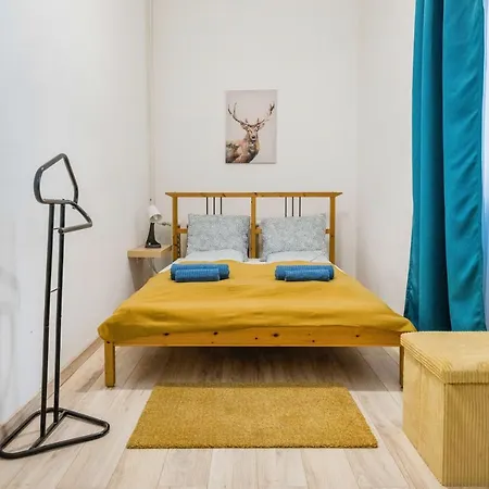 Spacious And Bright Family In The Inner City Apartment