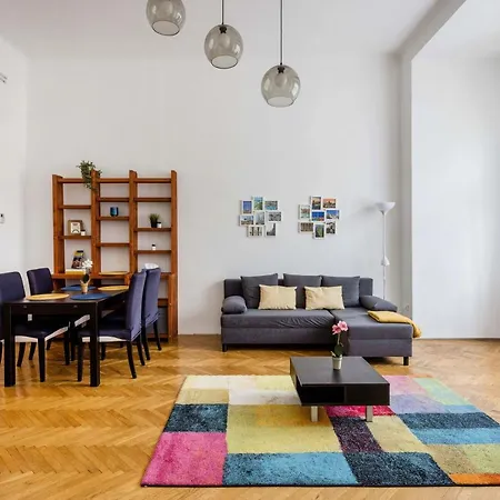 Spacious And Bright Family In The Inner City *