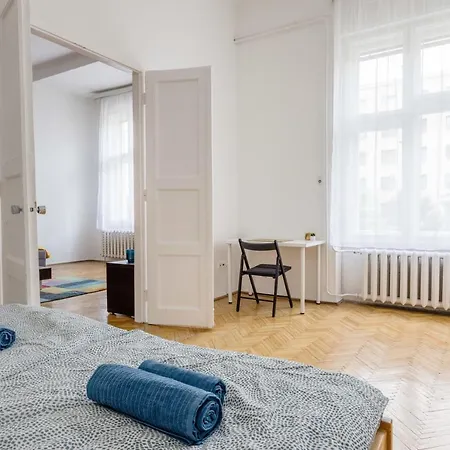 Spacious And Bright Family In The Inner City Apartment Budapest