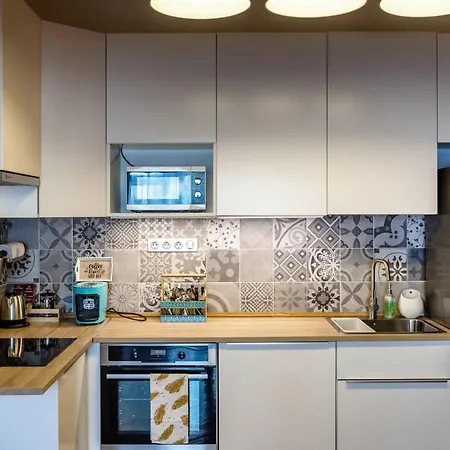 Spacious And Bright Family In The Inner City Apartment