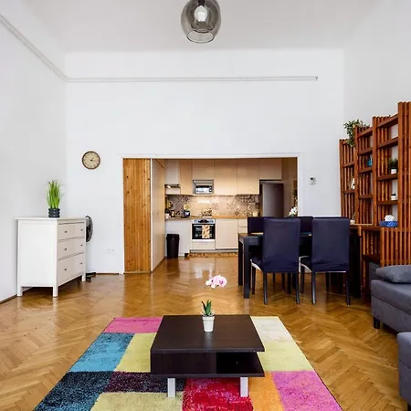 Spacious And Bright Family In The Inner City Budapest