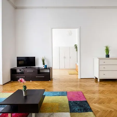 Apartment Spacious And Bright Family In The Inner City