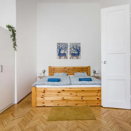 Spacious And Bright Family In The Inner City