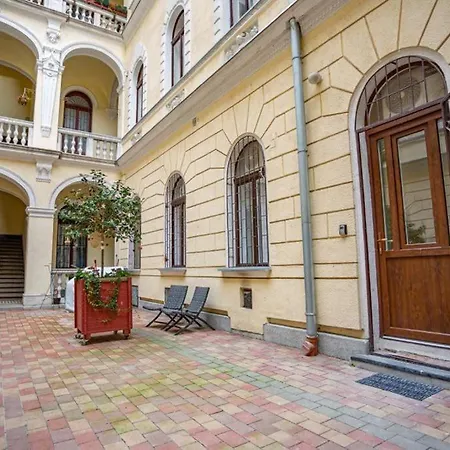 Boutique In Akacfa Street Apartment