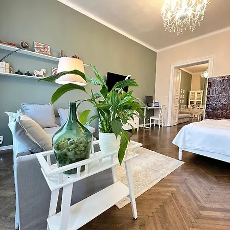 The Spot With Chair - Cozy Space Near Danube