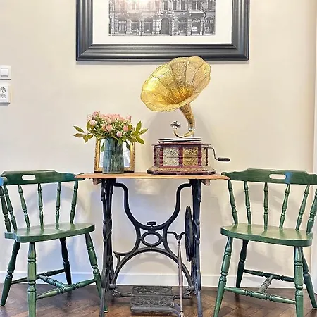 The Spot With Chair - Cozy Space Near Danube Apartment *