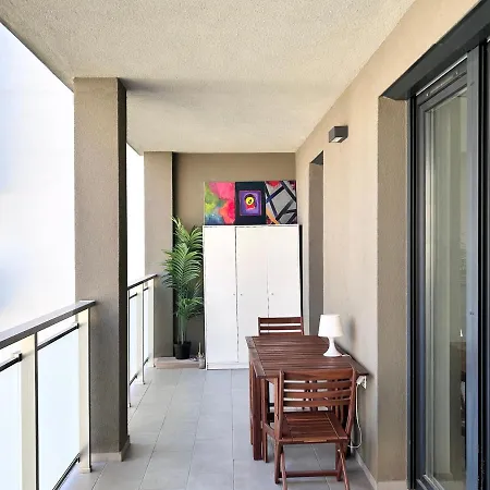 Downtown Family Haven: Modern 3br With Balcony And Parking