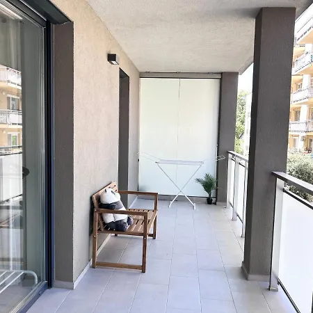 Apartment Downtown Family Haven: Modern 3br With Balcony And Parking Budapest