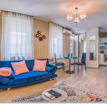 Apartment Cozy Aptmt In The Center*ac*electronic Door Locker