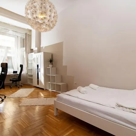 Cityscape Budget Isabella Apartment