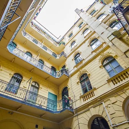 Apartament Urania *