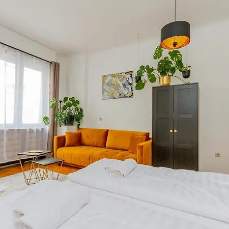 @ Jaszai Mari Square Apartament *