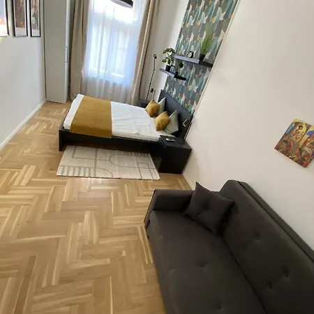 Apartment Birdie 3-bdr Budapest