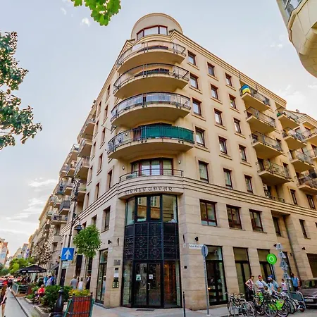 Kiraly Str. Corner Downtown Boedapest