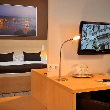 Promenade Hotel 3*