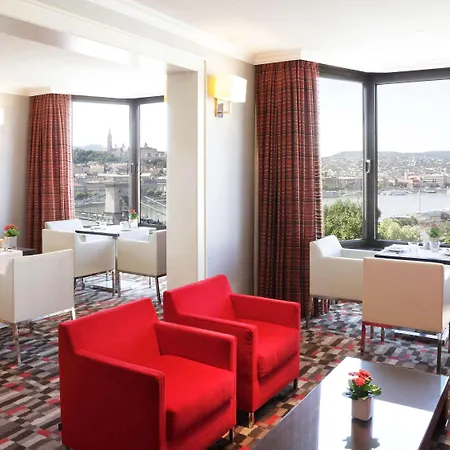 Sofitel Chain Bridge מלון 5*