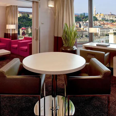 Sofitel Chain Bridge מלון 5*