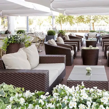 מלון Sofitel Chain Bridge