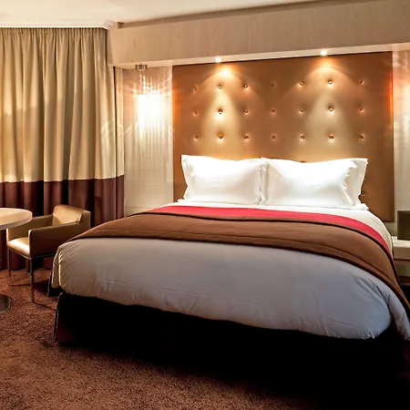 Sofitel Chain Bridge מלון