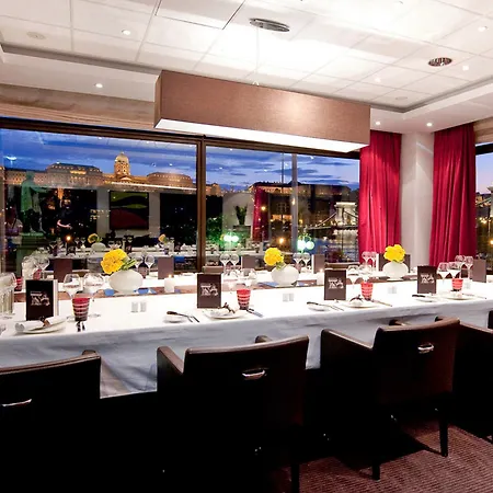 Sofitel Chain Bridge מלון 5*