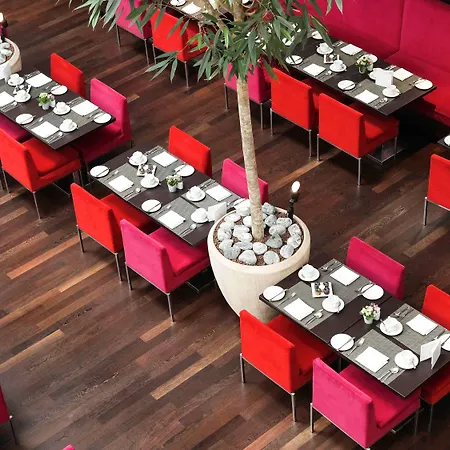 Sofitel Chain Bridge מלון 5*